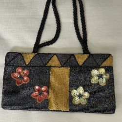 Iridescent Beaded Floral Purse With Gold Accent Bead Design