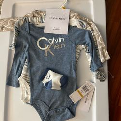 Calvin Klein Set Of 3 and Socks 