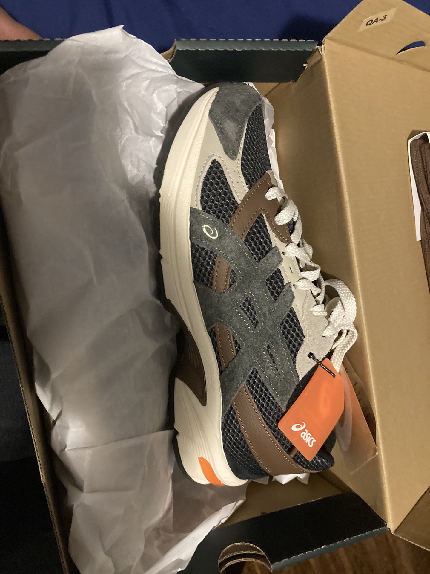 Oasics Size 9 Brand New