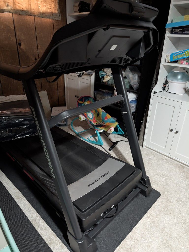 FREE !! Proform Carbon T-10 Treadmill - Not Working.