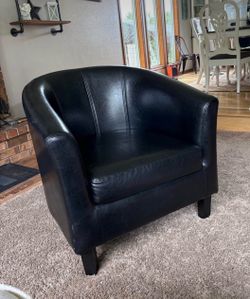 Black barrel chair