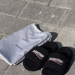 Furry Slides Size 7-8