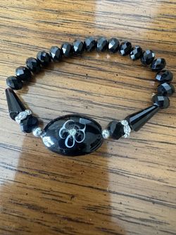 Black expandable bracelet