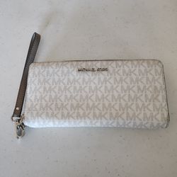 Michael Kors Wristlet 