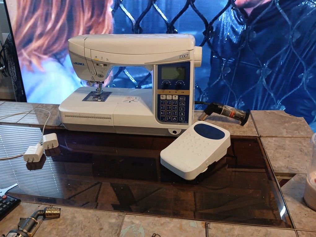 Like New Juki Dx7 Sowing machine