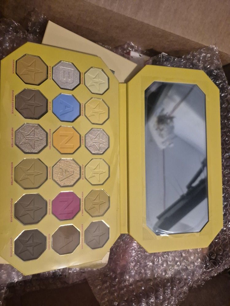 Jeffree Star Eyeshadow Palette