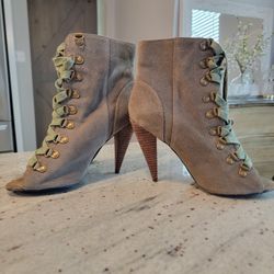 Cute Heels Size 7.5