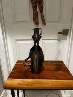 Metal Graduate Wine Bottle Holder