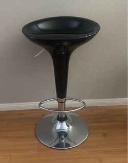Swivel bar stool chair