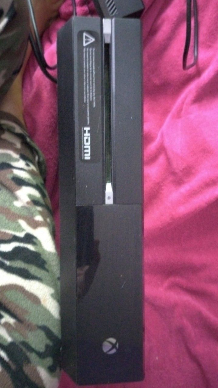 Microsoft - Xbox One - Model 1540 - Black -