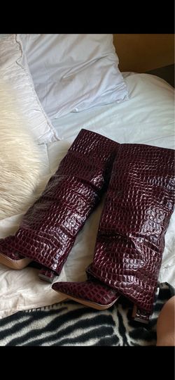 Burgundy women boots