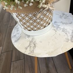 Side Table With Vase 
