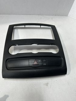 Center Bezel- Mercedes Benz (906 680 00 17 9B277