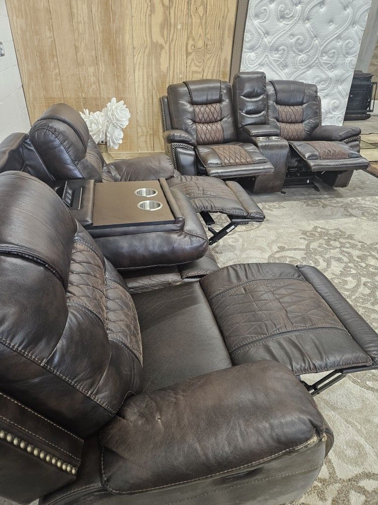 Stunning Leather Reclining Sofa Set