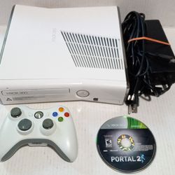 Xbox 360 White Console With Controller And Game.  Works 