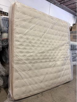 SALE ‼️King mattress Saatva Classic ‼️