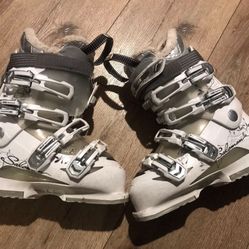 Salomon Ski Boots Women, Youth 230-235 mm size 6 size 6.5