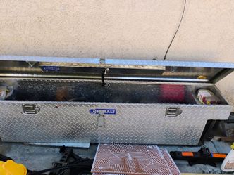 Truck tool box