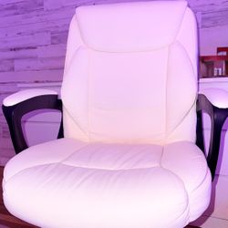 Cream Office Chair – Like New, Fully Assembl