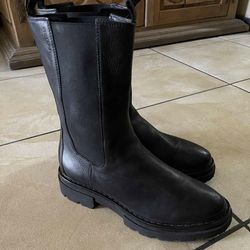 Mark Jacob’s woman boots size 9