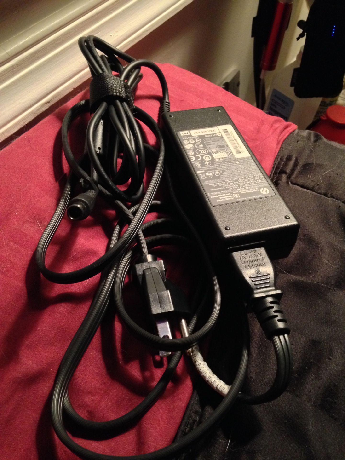 HP laptop charger PPP012L-E