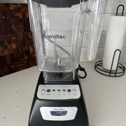 Blendtec Classic 570 with Wildside+ Jar