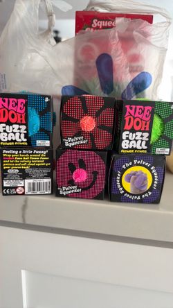 NeeDoh Fuzz Ball Flower Power