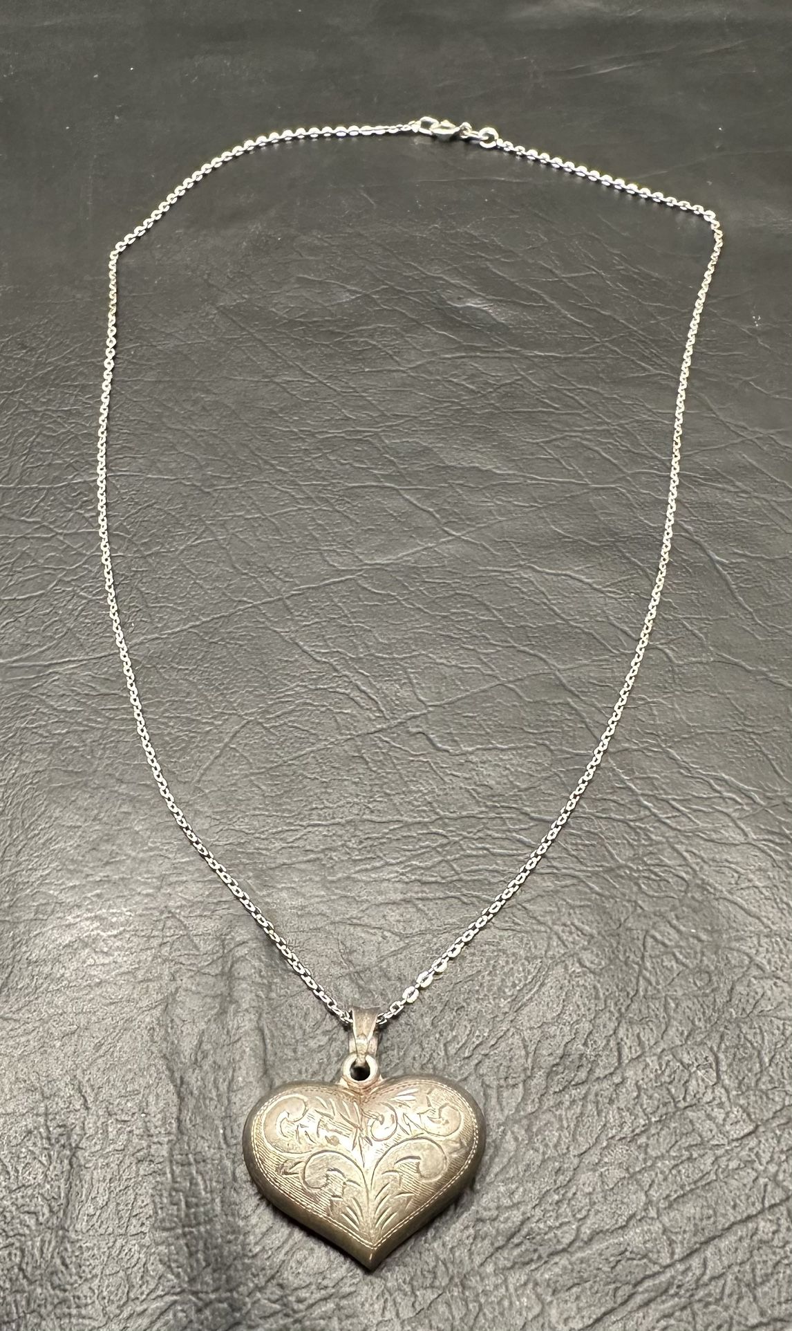 Vintage Sterling Silver Hollow Pendant & Necklace 17 1/5”