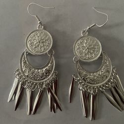 SHINEY SILVERTONE DANGLING EARRINGS 