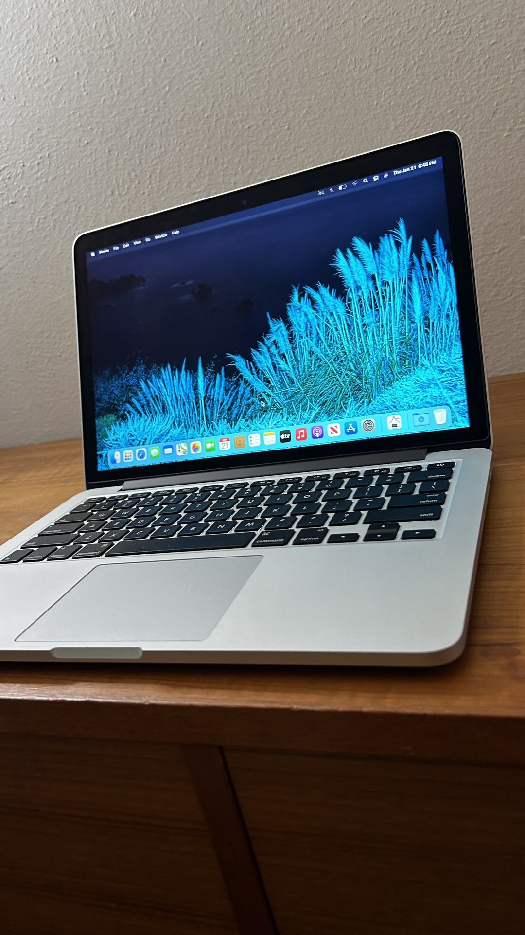Apple MacBook Pro 13” Retina I5/8GB/256GB SSD $220