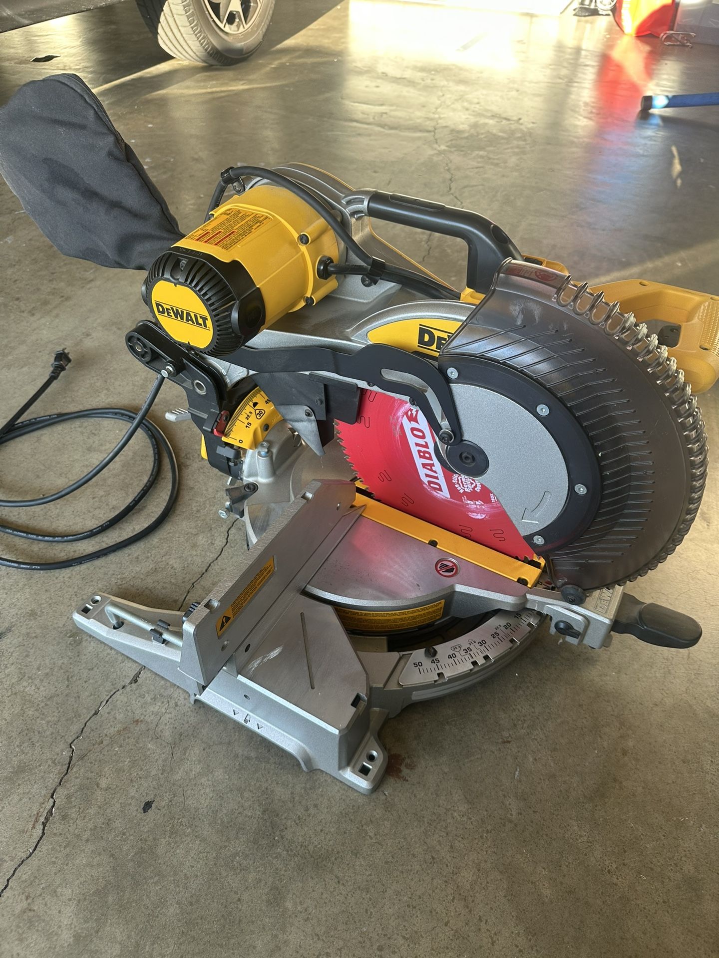 DEWALT 12” Double bevel Compound Miter Saw