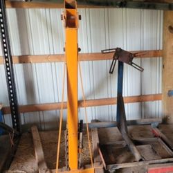 1 Engine Stand & 1 Cherry Picker
