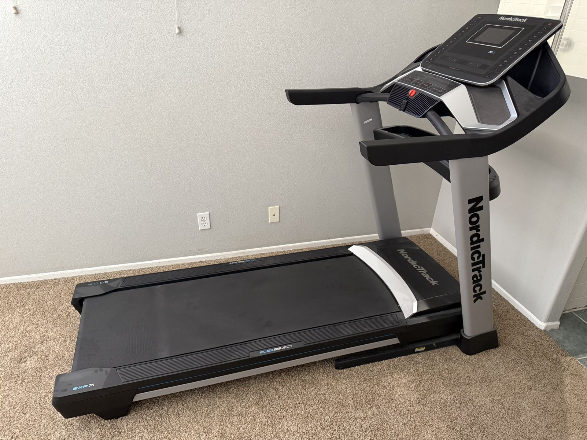 NordicTrack EXP7i Treadmill - Excellent condition