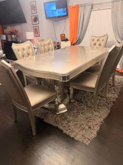Dining room set 6/ Chairs