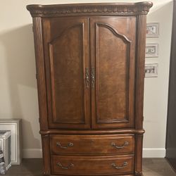 Wynwood Cordoba Entertainment Armoire 