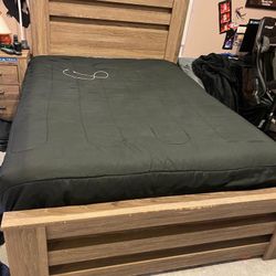 QUEEN BEDROOM SET WITH DRESSER AND NIGHSTAND 