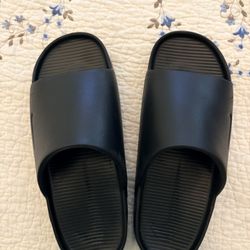 LIKE NEW Men Nike Slide