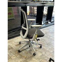 HUGE CHAIR SALE! Haworth Soji High End Ergonomic Office Chair Mesh Back