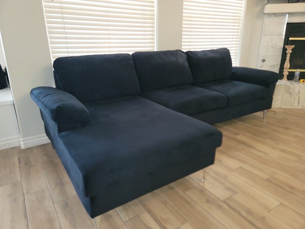 FREE DELIVERY Gorgeous Modern Black Sectional Chaise