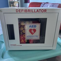 AED (Automated External defibrillator)