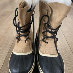 Men Sorel Boots size 9 Almost New 