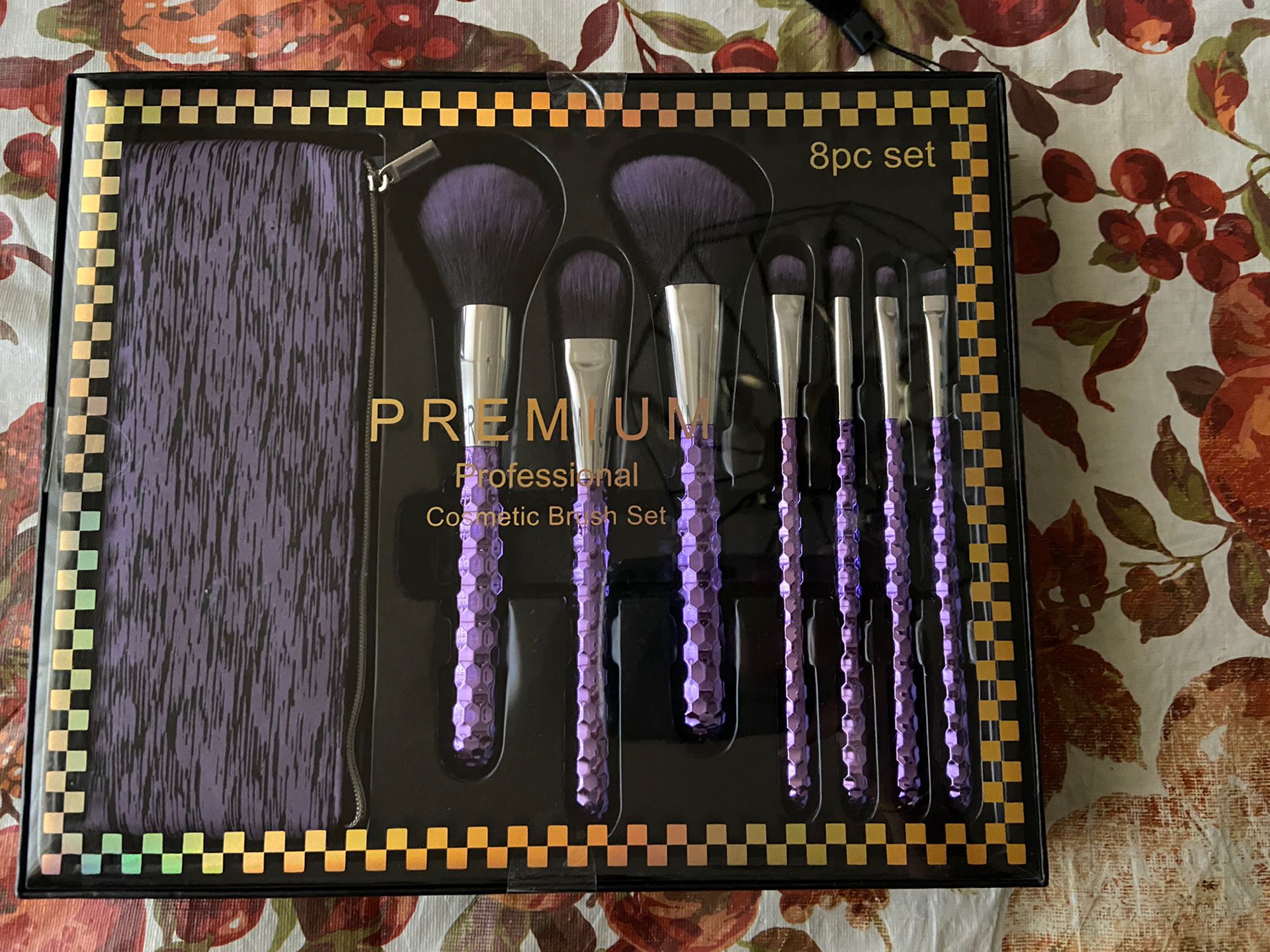 NEW Makeup brush - 8 Pieces