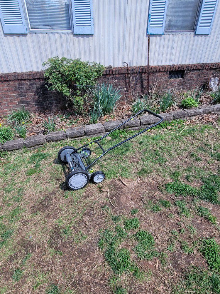 Earthwise 16"  Manual Push Grass Cutter Mower
