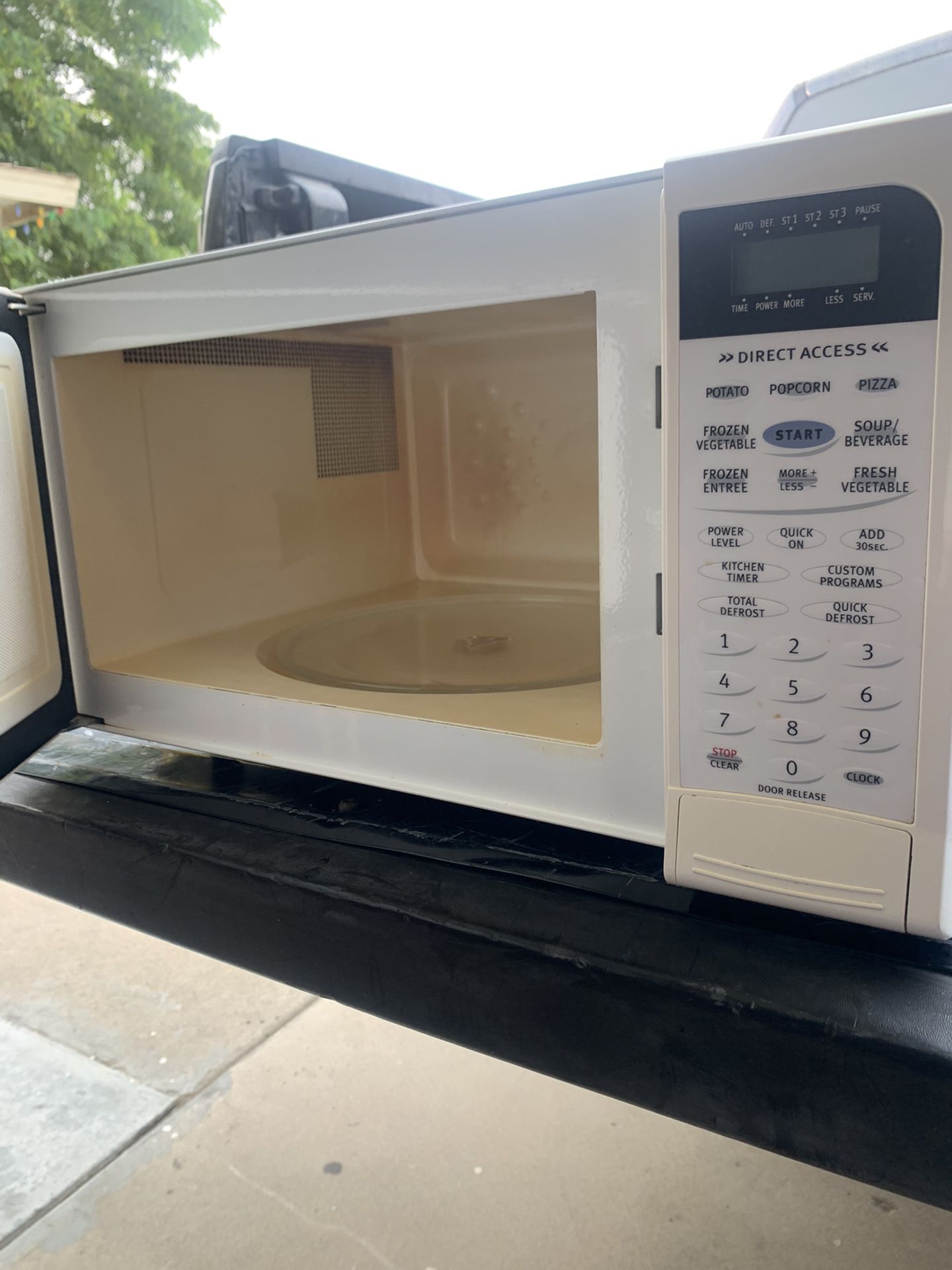 Sanyo microwave super showerwave for Sale in Riverside, CA - OfferUp