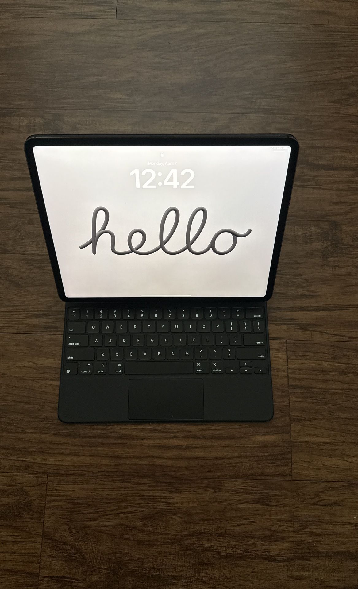 Apple iPad 12.9” 5th gen with keyboard in excellent condition!