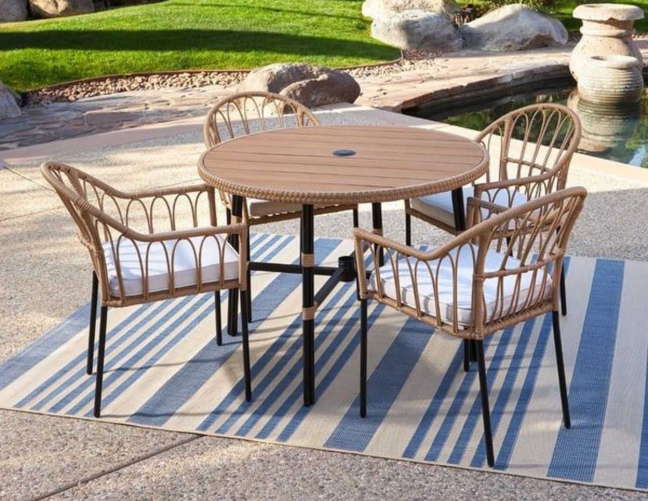 Patio Wicker 5 Piece table and 4 chairs Set