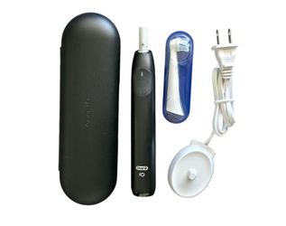 ORAL-B GUM PRESSURE SENSOR - 3 CLEANING SETTINGS - LONG LASTING BATTERY - COMPLETE CLEAN