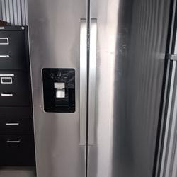 Whirlpool Stainless Side-by-Side Refrigerator - Ice/Water Dispenser Excellent Condition