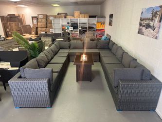 New inbox patio set with cushions (we finance and deliver)