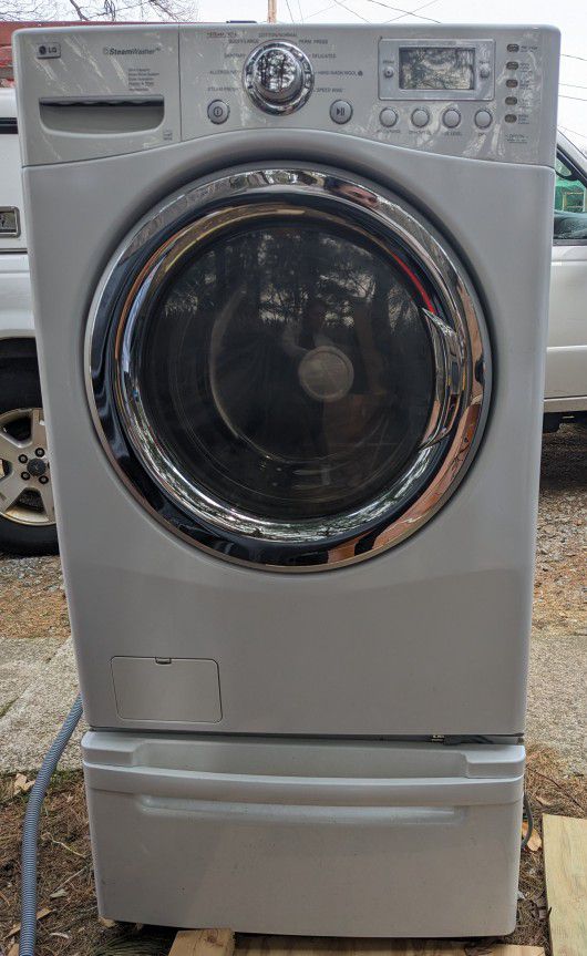 LG : 27 Steam Washer/Dryer Combo with 4.2 cu. ft. Capacity 

